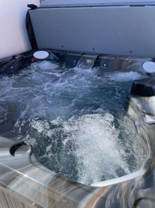 Luxury Georgian Home, Hot Tub, Sea View, Private Garden, Sleeps 6 بوغنور ريجيس المظهر الخارجي الصورة