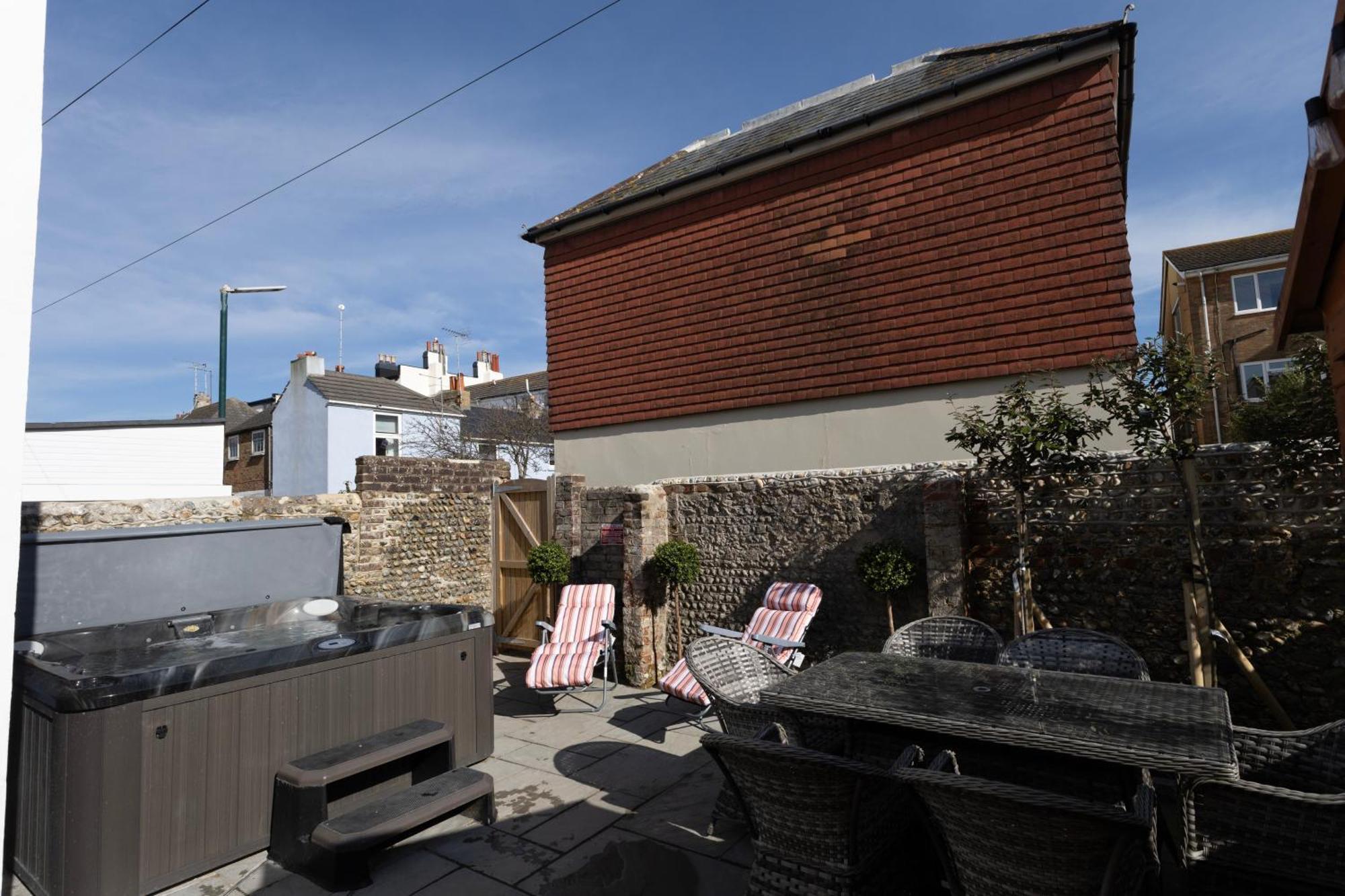 Luxury Georgian Home, Hot Tub, Sea View, Private Garden, Sleeps 6 بوغنور ريجيس المظهر الخارجي الصورة